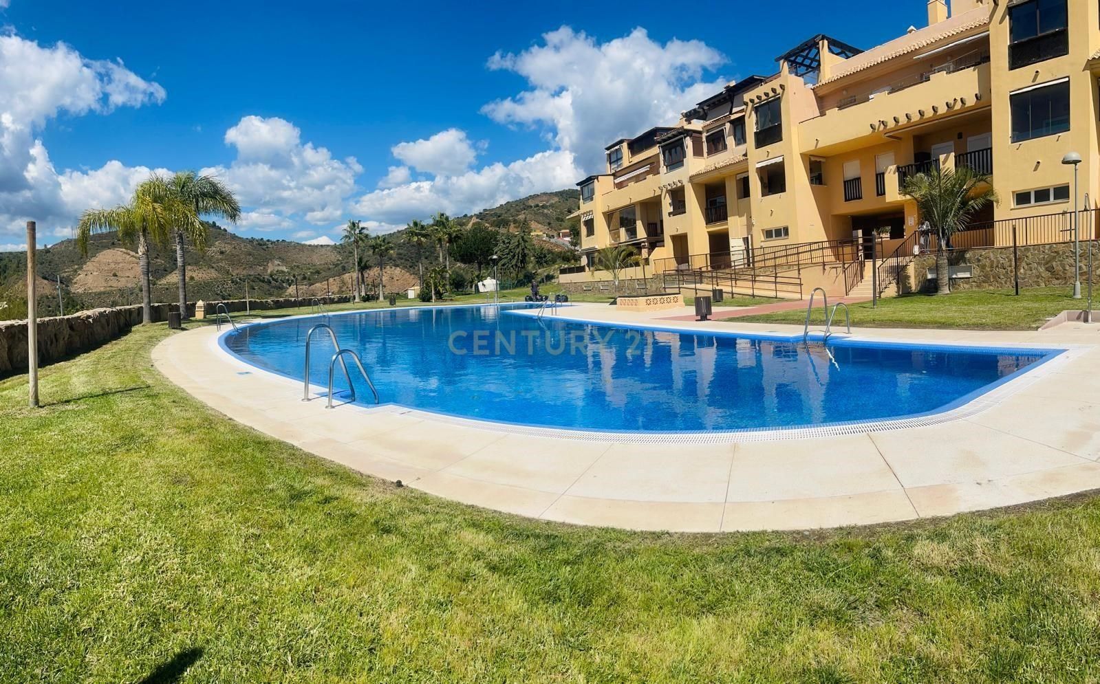 Piscina de Pis en venda en Rincón de la Victoria amb Terrassa i Piscina