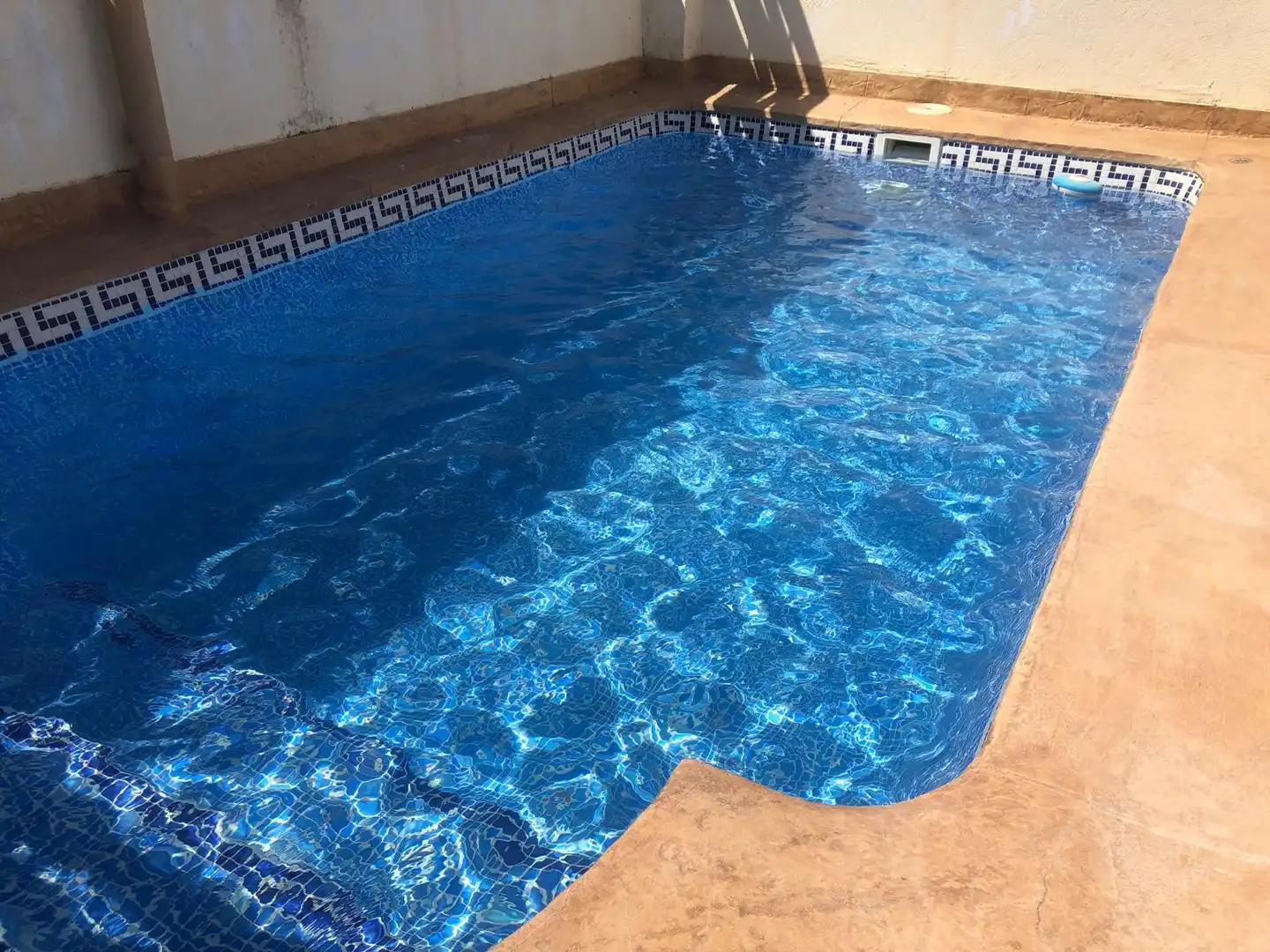 Piscina de Casa adosada en venda en Villena amb Aire condicionat, Calefacció i Terrassa
