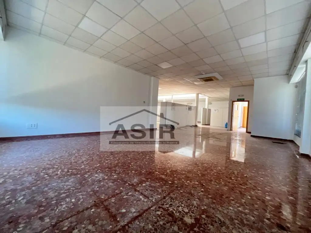 Industrial buildings for rent in Favara