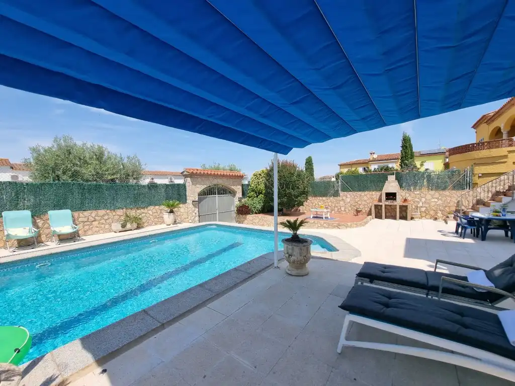 Piscina de Casa o xalet en venda en L'Escala amb Aire condicionat, Calefacció i Terrassa