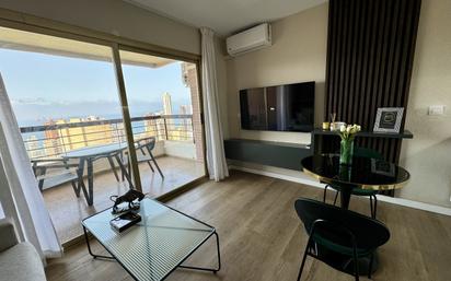 Sala d'estar de Apartament en venda en Benidorm amb Aire condicionat i Terrassa