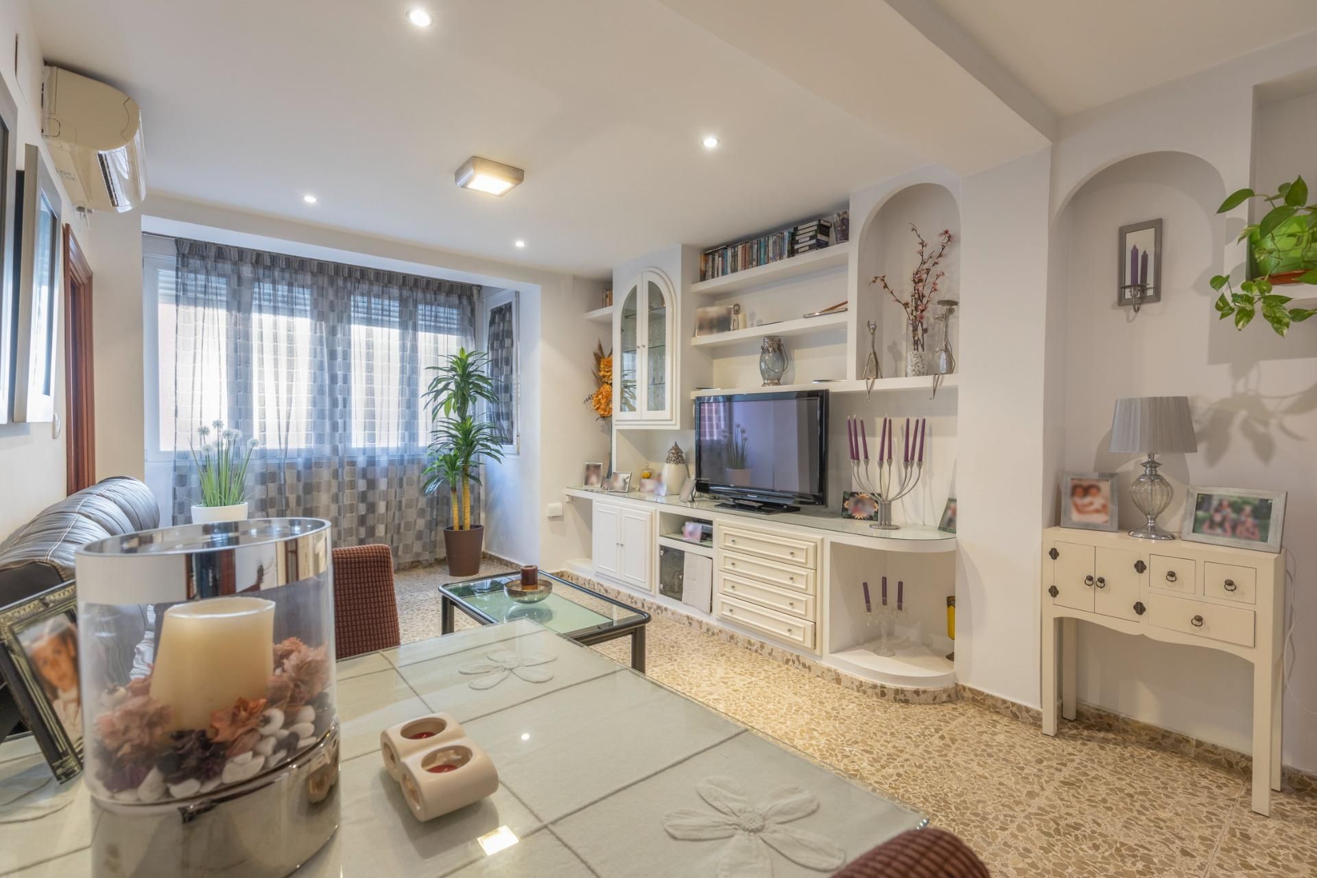 Sala d'estar de Pis en venda en  Granada Capital amb Aire condicionat, Calefacció i Balcó