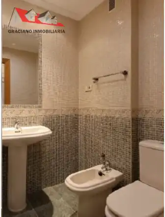 Baño de Piso de alquiler en Albacete con Calefacción, Terraza y Amueblado