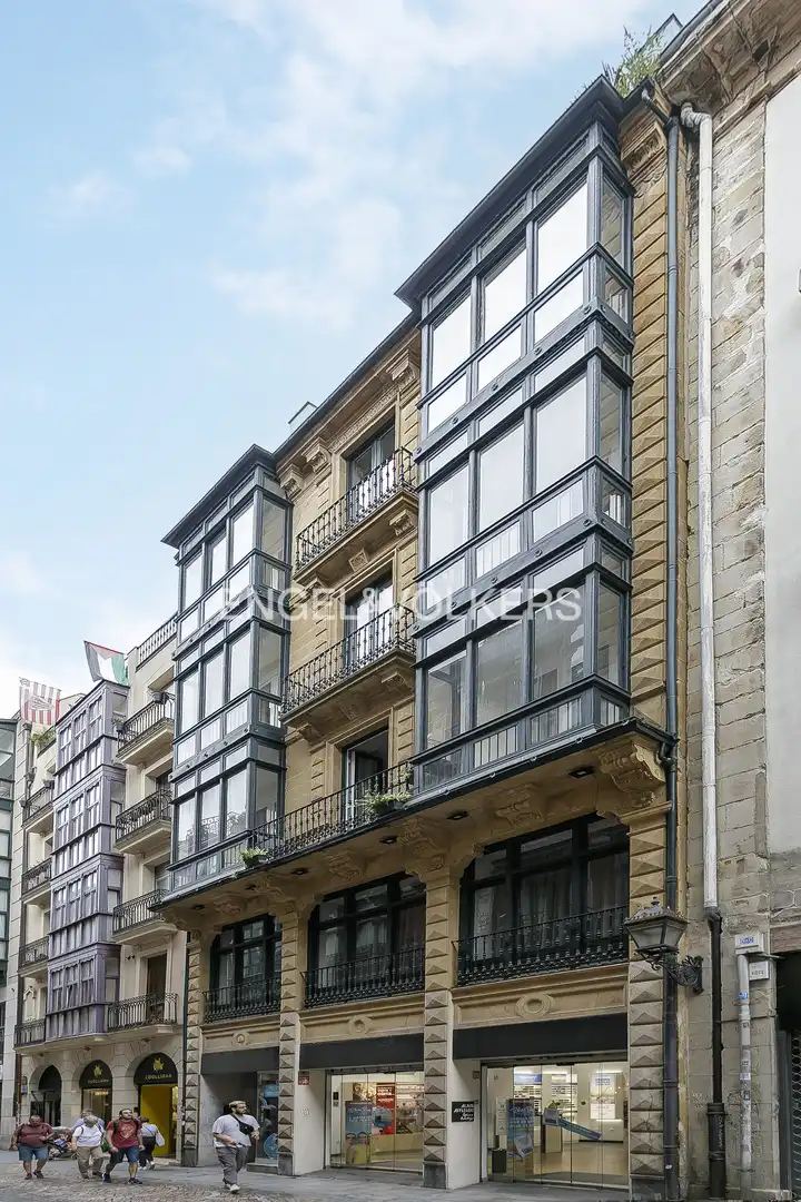 Vista exterior de Piso de alquiler en Bilbao  con Aire acondicionado, Calefacción y Balcón