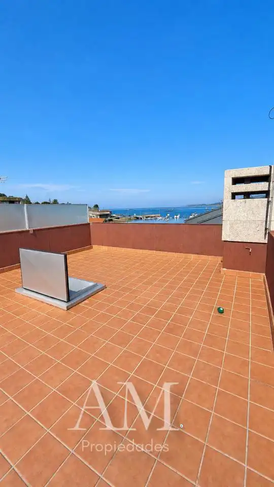 Terrassa de Casa adosada en venda en Cangas  amb Calefacció, Jardí privat i Terrassa