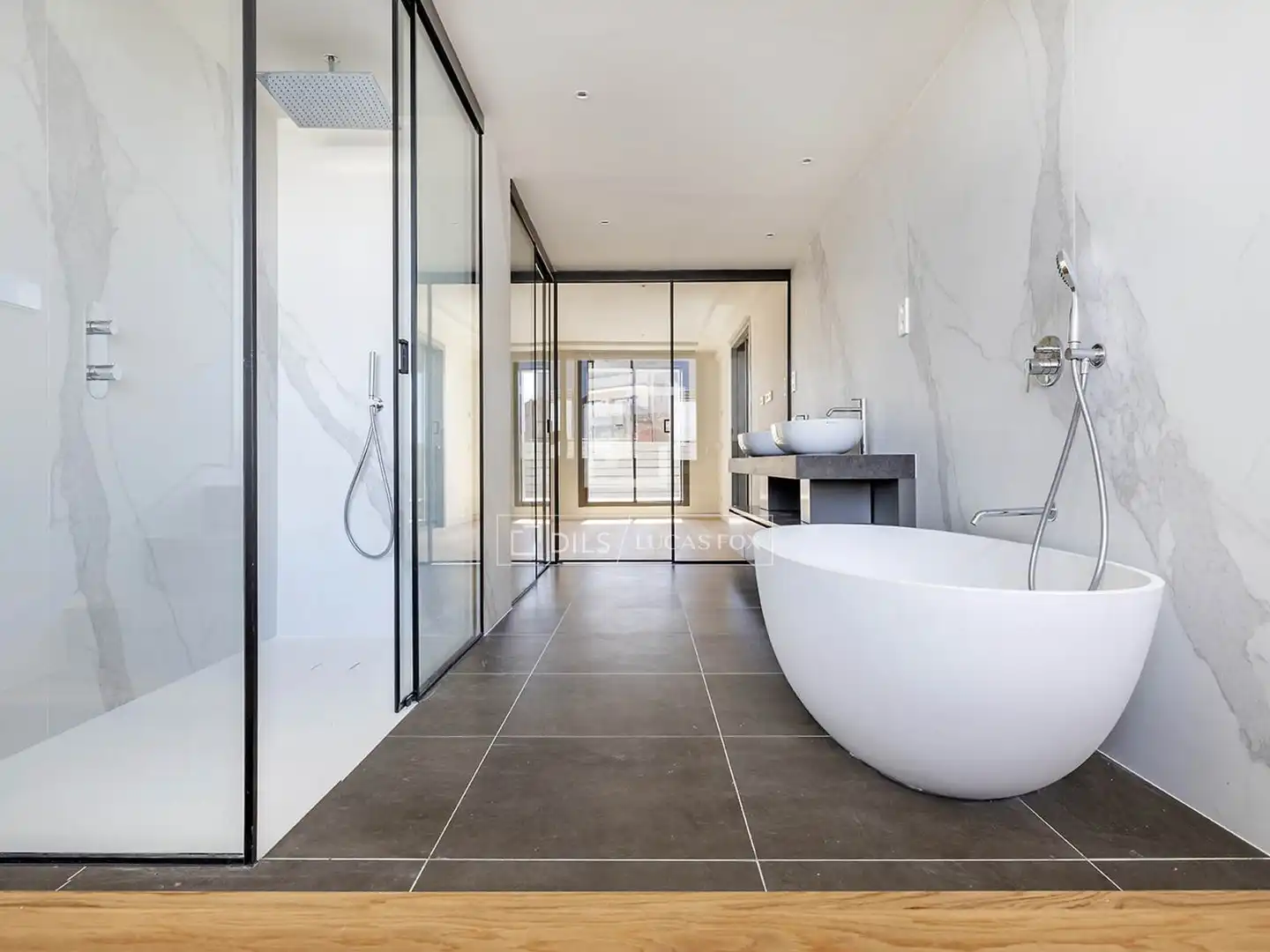 Bathroom of Attic for sale in Barcelona  with Air Conditioner, Terrace and Swimming Pool