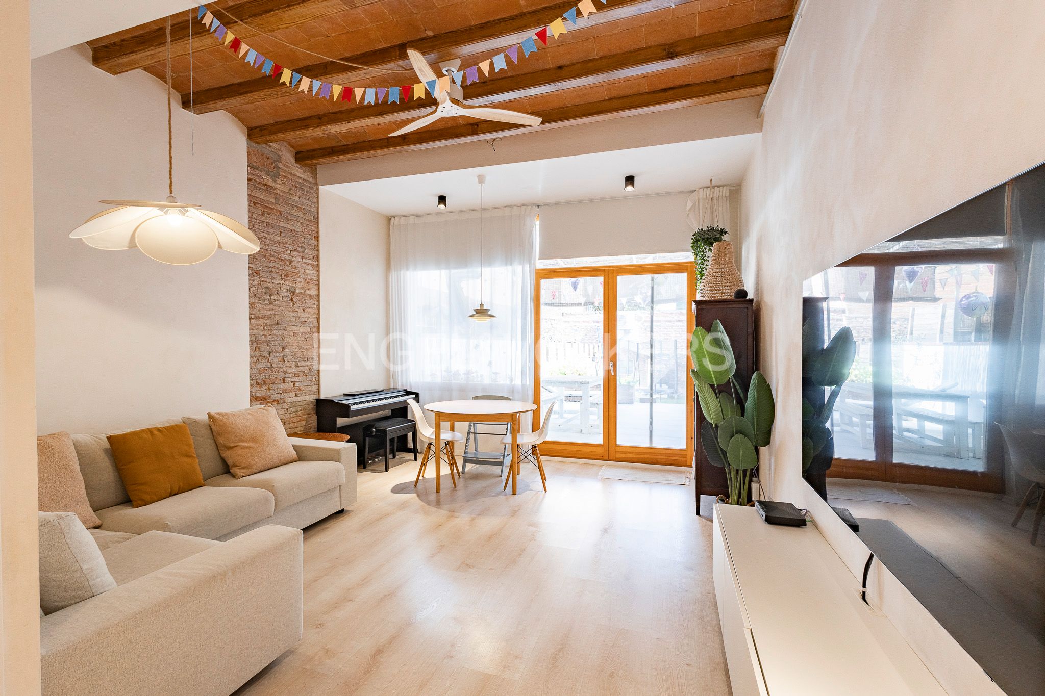 Living room of House or chalet for sale in Sant Boi de Llobregat  with Air Conditioner, Heating and Private garden