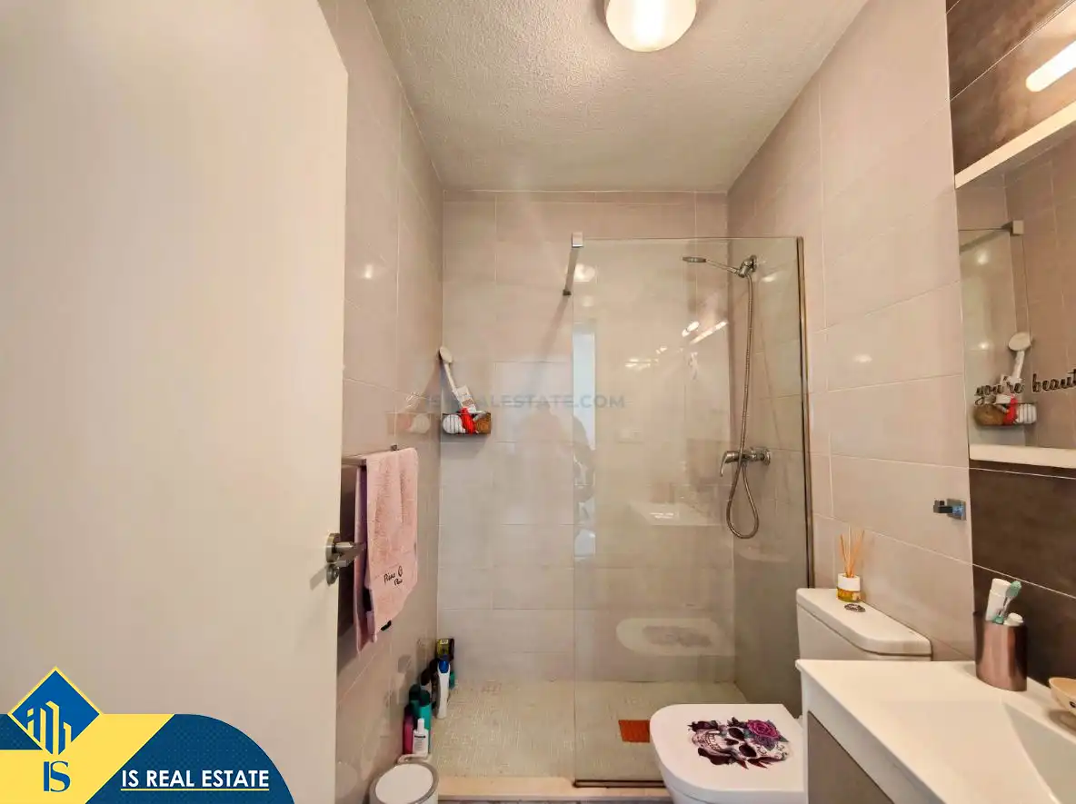Baño de Casa adosada en venta en Torrevieja con Aire acondicionado, Calefacción y Jardín privado