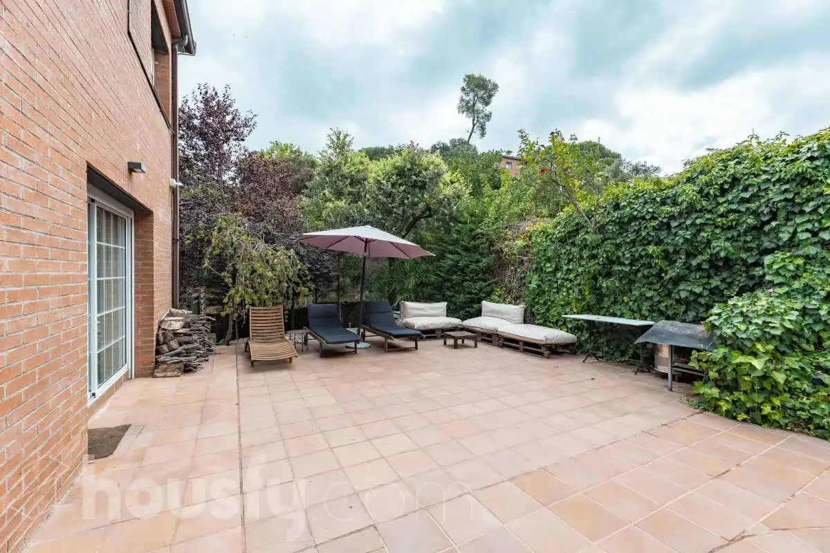 Terrassa de Casa o xalet en venda en Sant Cugat del Vallès amb Aire condicionat, Calefacció i Jardí privat