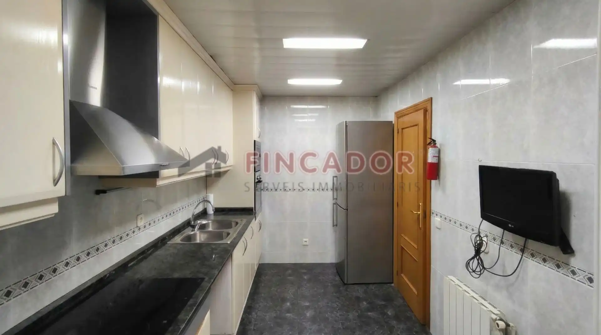 Cocina de Piso en venta en Cornellà de Llobregat con Calefacción, Parquet y Balcón