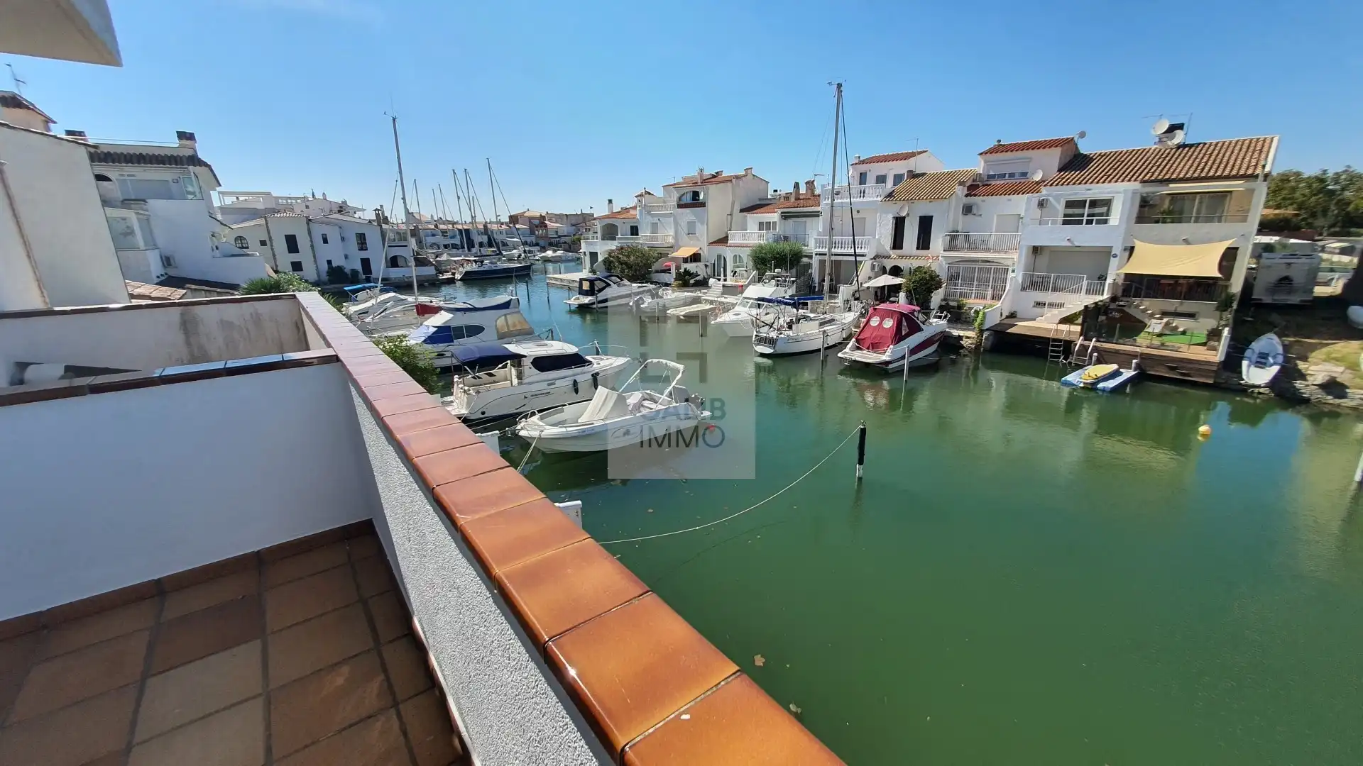 Terrasse von Einfamilien-Reihenhaus zum Verkauf in Empuriabrava mit Klimaanlage, Terrasse und Möbliert