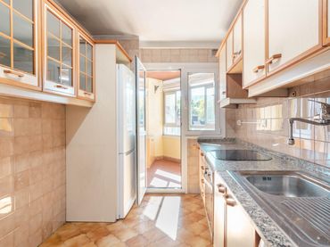Flat with balcony for sale in Calle ESTRECHA,LA 26