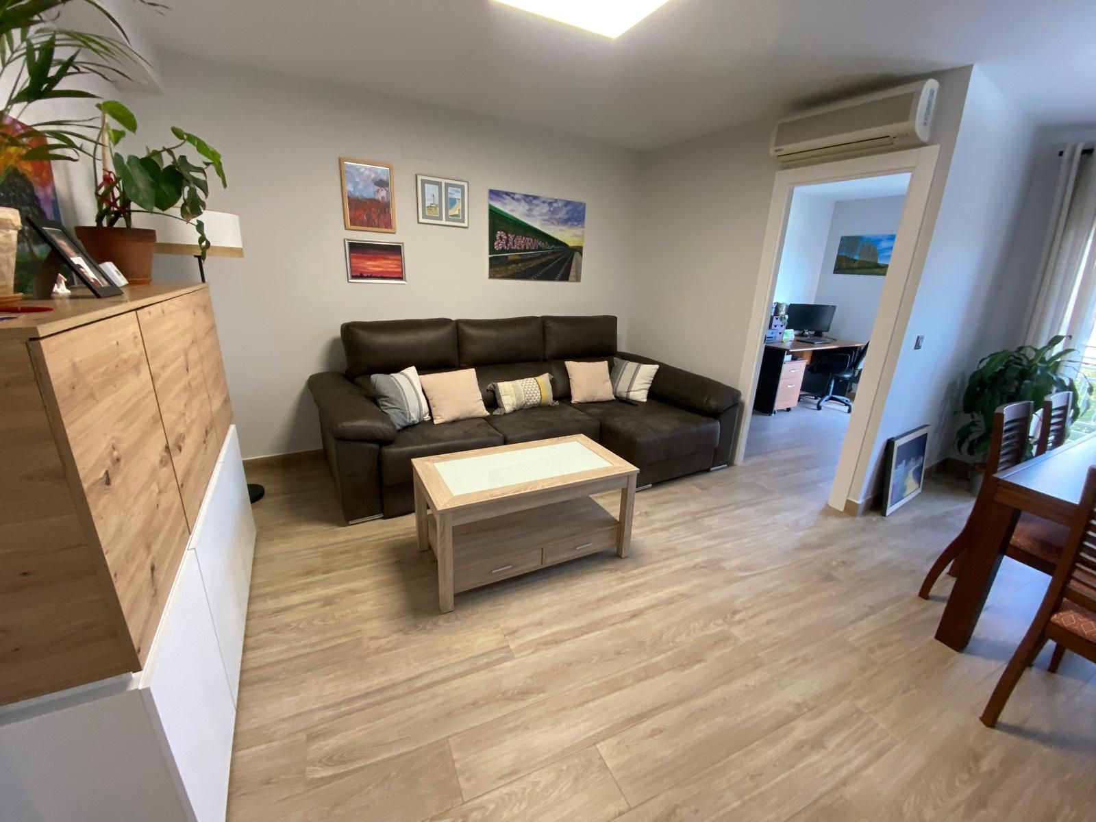 Sala d'estar de Pis en venda en La Roda amb Aire condicionat, Calefacció i Parquet