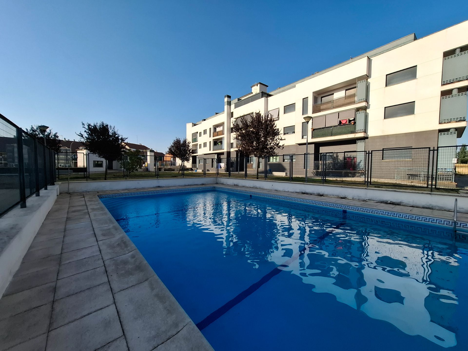 Piscina de Piso en venta en Morales del Vino con Calefacción, Jardín privado y Parquet