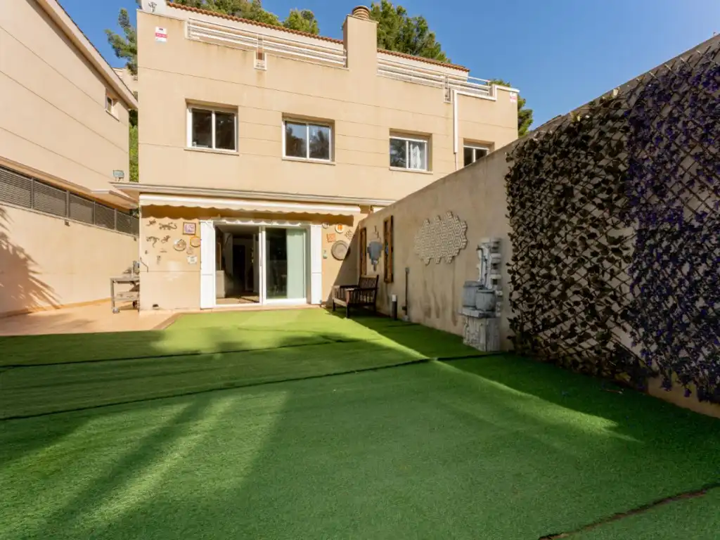 Houses for sale in Les Botigues de Sitges
