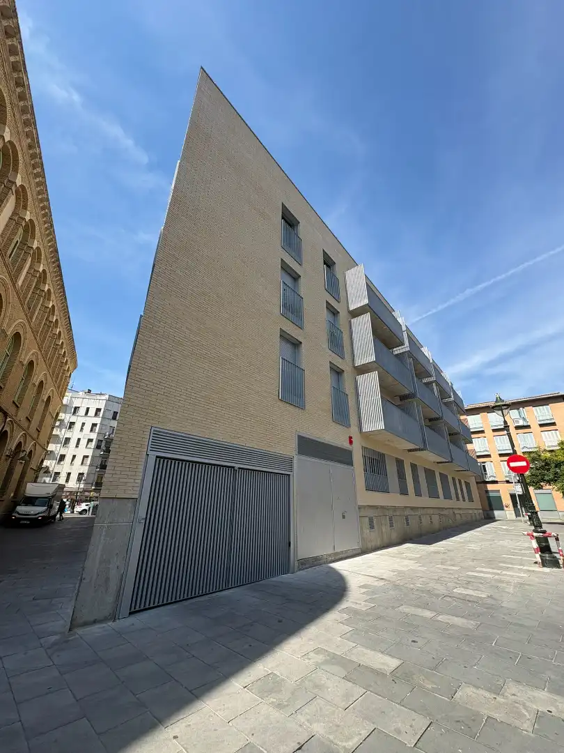 Exterior view of Flat for rent in Zaragoza  with Air Conditioner and Furnished