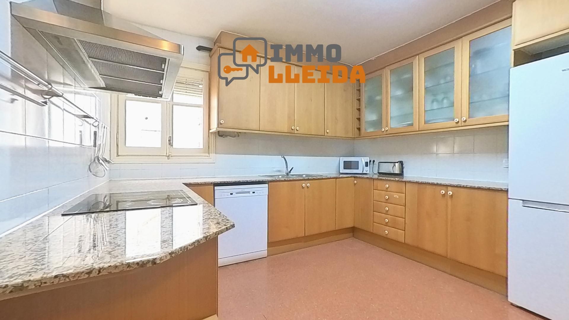 Exterior view of Flat for sale in  Lleida Capital  with Heating, Furnished and Oven