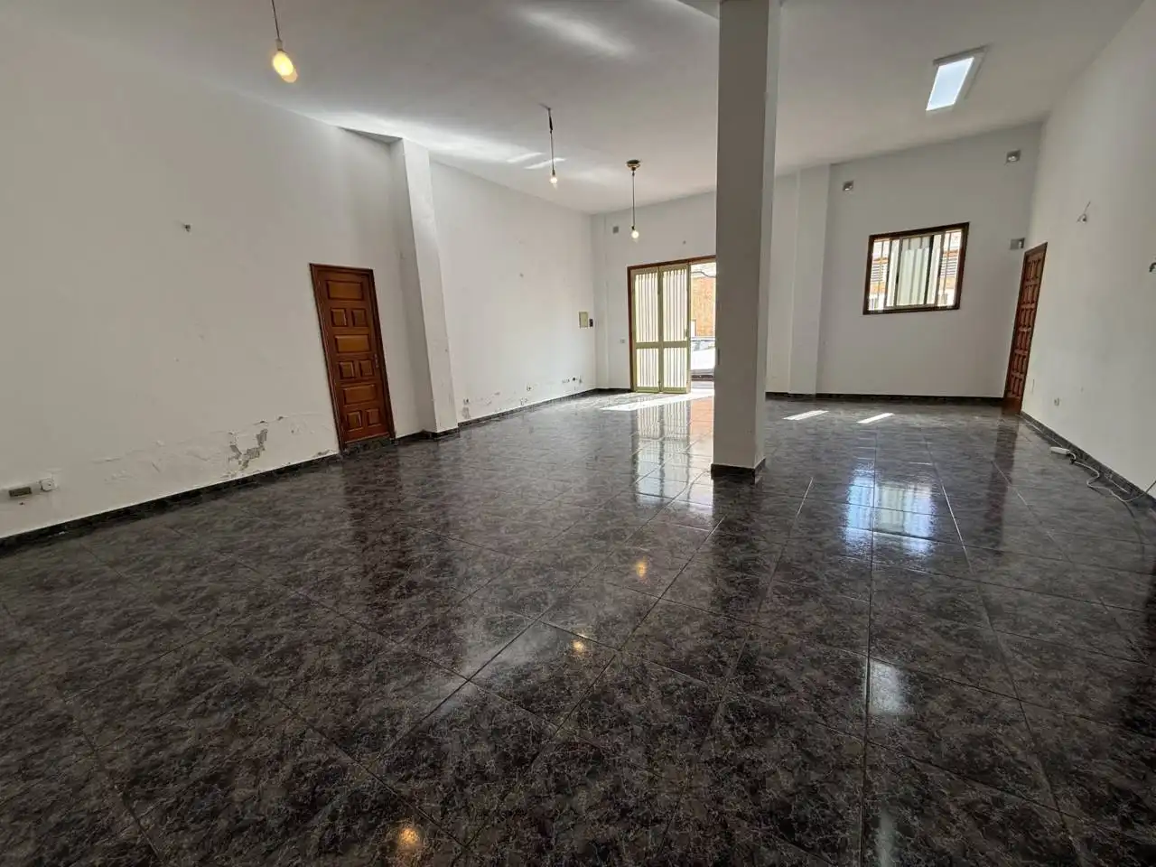Local comercial de lloguer a Santa Ana, imagen 2
