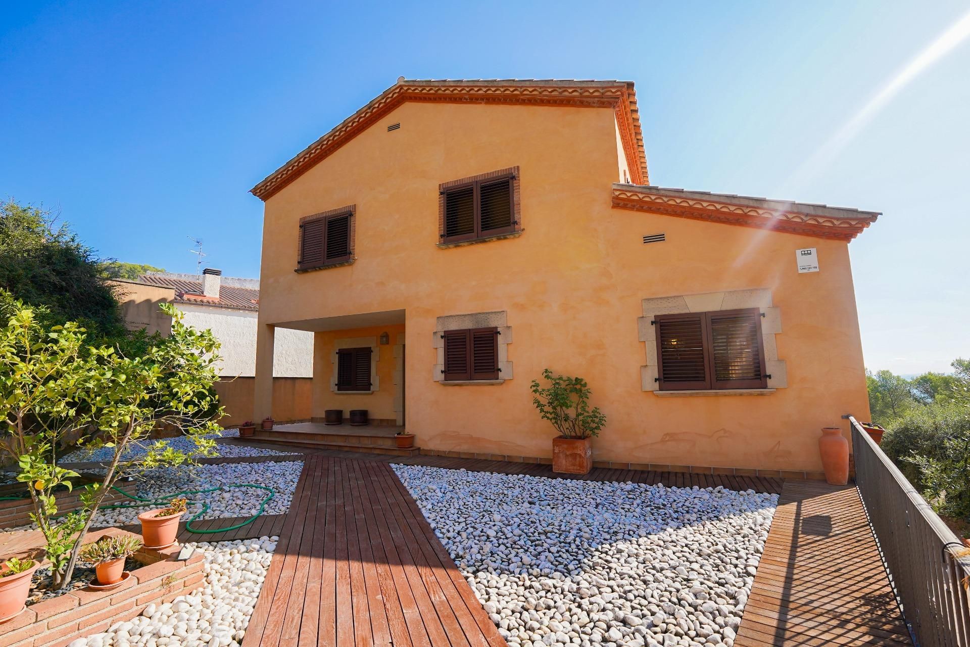 Vista exterior de Casa o xalet en venda en Alcover amb Aire condicionat, Calefacció i Jardí privat