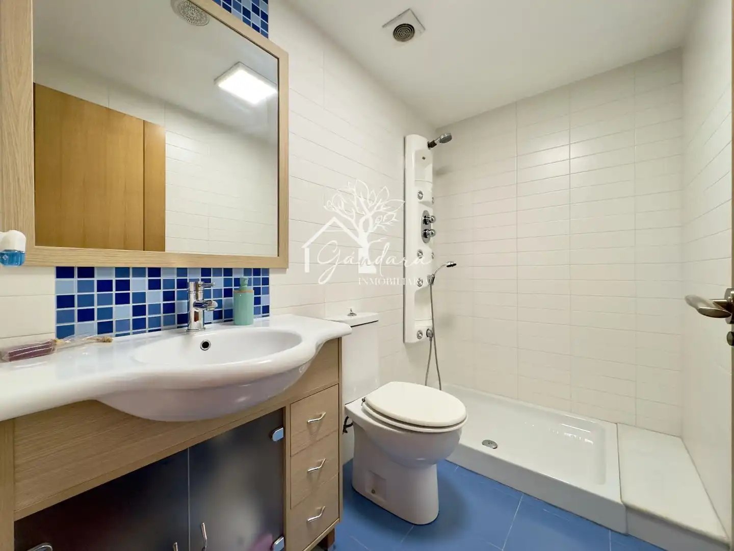 Bathroom of Flat for sale in Narón  with Heating, Parquet flooring and Storage room