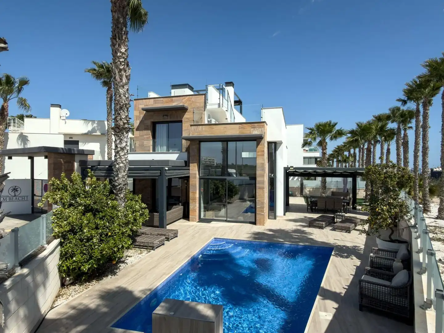 Detached house with pool for sale in Orihuela Costa