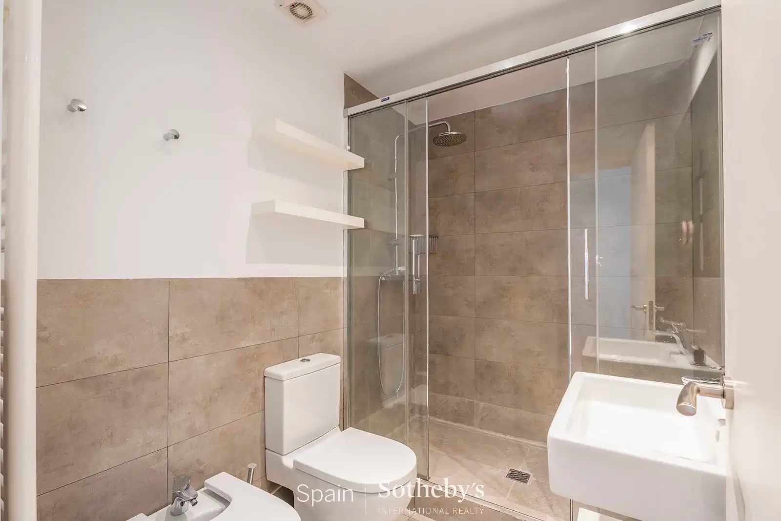 Apartament de lloguer a Plaza de Santa Bárbara, Justicia - Chueca