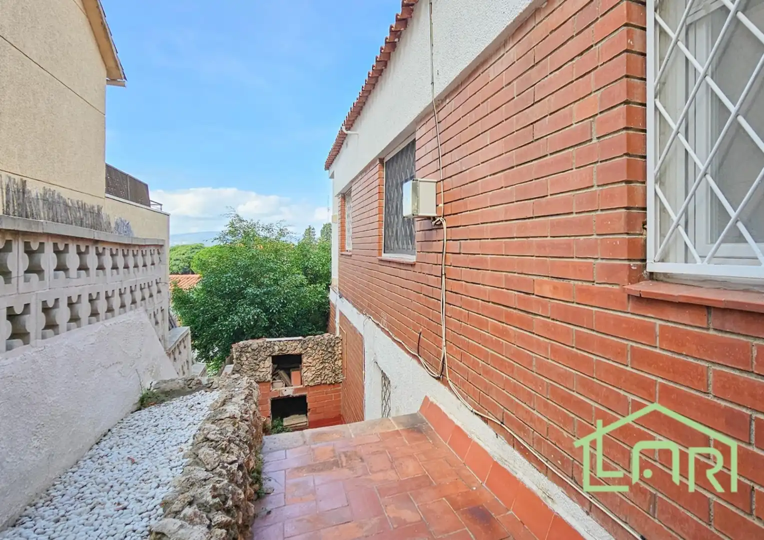 Vista exterior de Casa o xalet en venda en Sant Just Desvern amb Calefacció, Jardí privat i Parquet