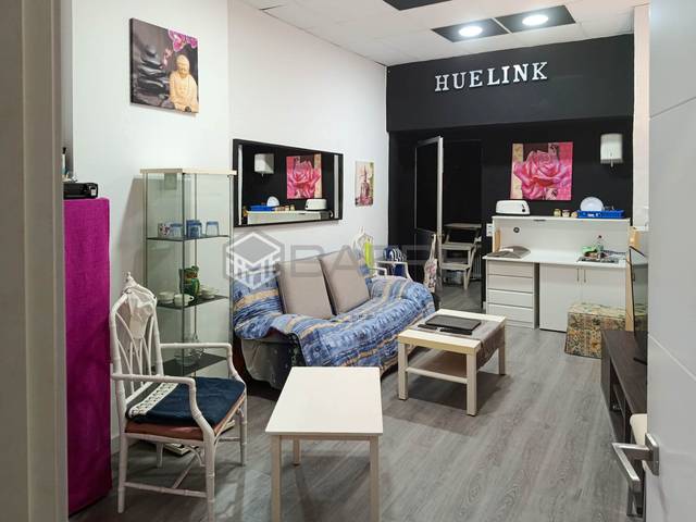 Local comercial en Venta en Calle Maestro Guerrero en Parque Ayala - Jardín de la Abadía - Huelín