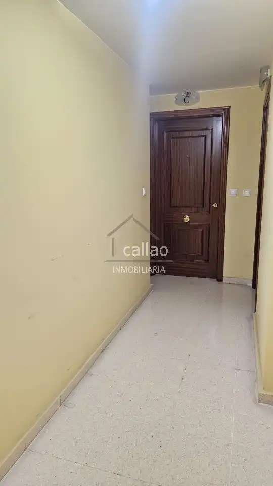 Wohnung zum Verkauf in Narón mit Heizung, Abstellraum und Möbliert
