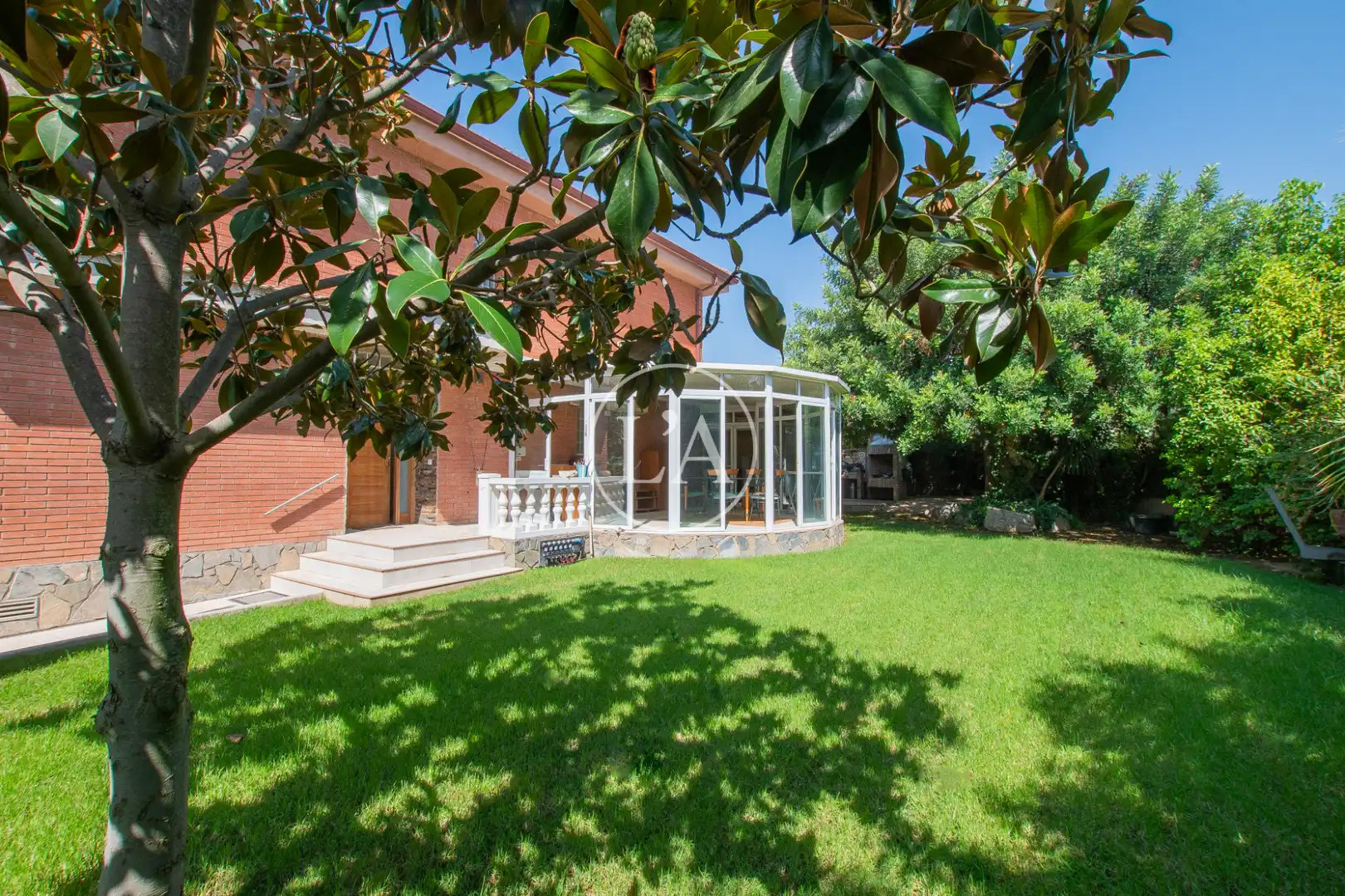 Semi-detached house with terrace for sale in Carrer d'Alexandre Galí, imagen 3