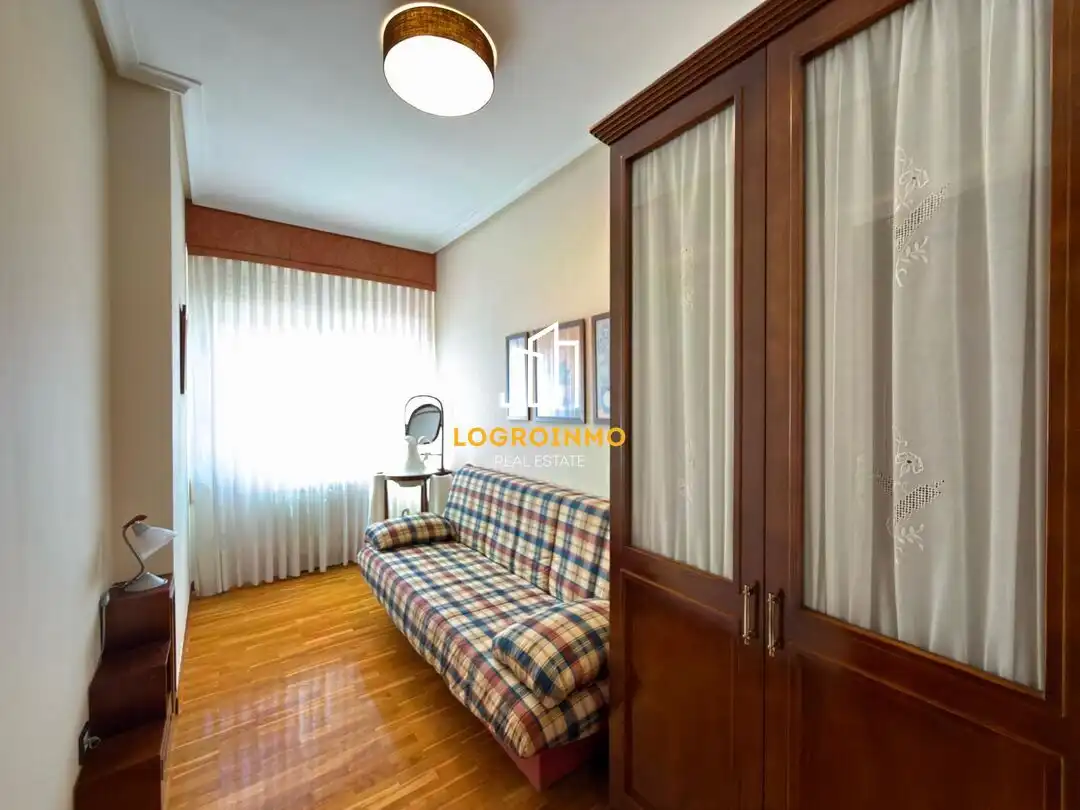 Bedroom of Flat for sale in  Logroño  with Heating, Storage room and Swimming Pool