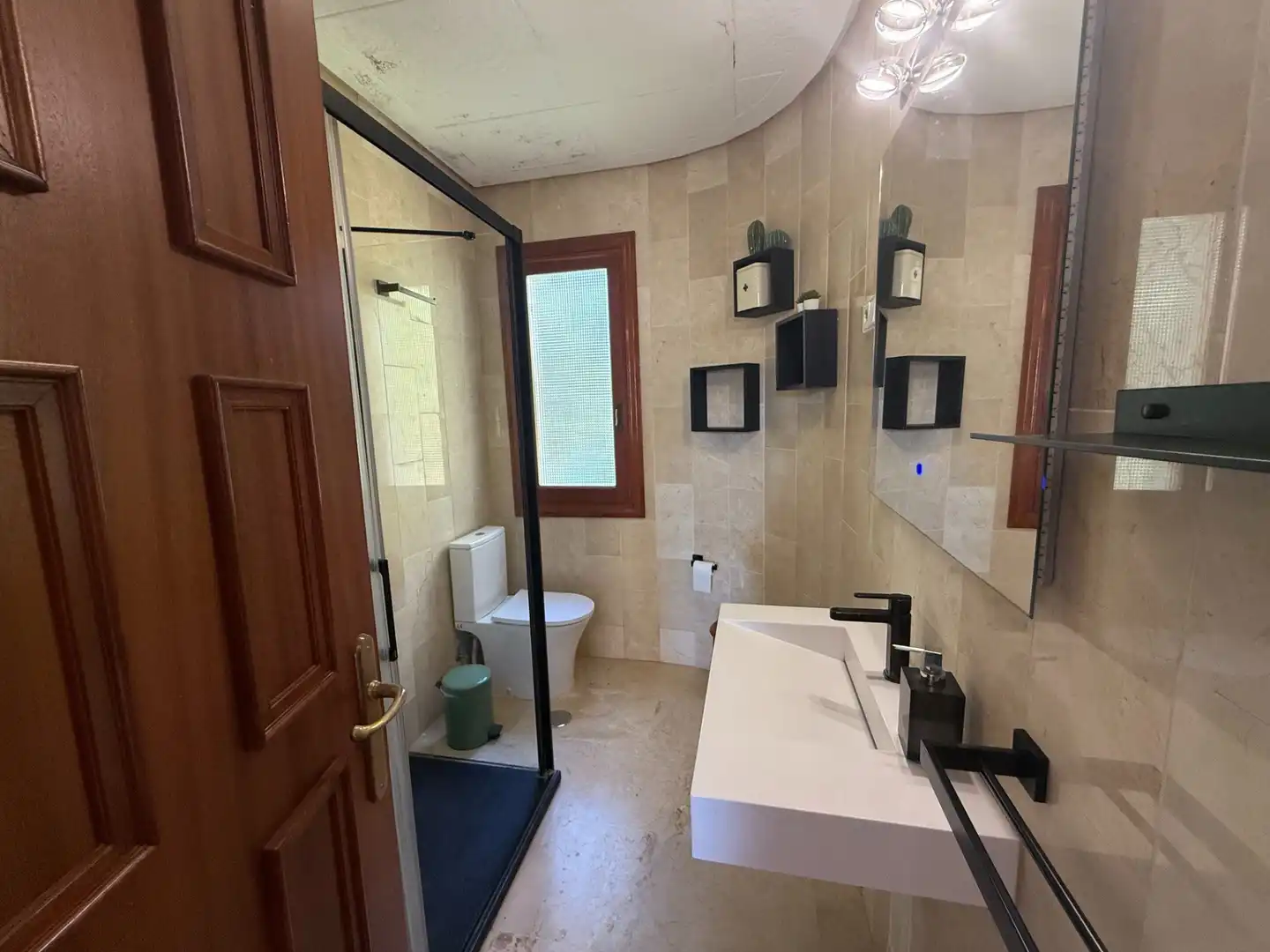 Bany de Apartament en venda en Marbella amb Aire condicionat, Terrassa i Piscina