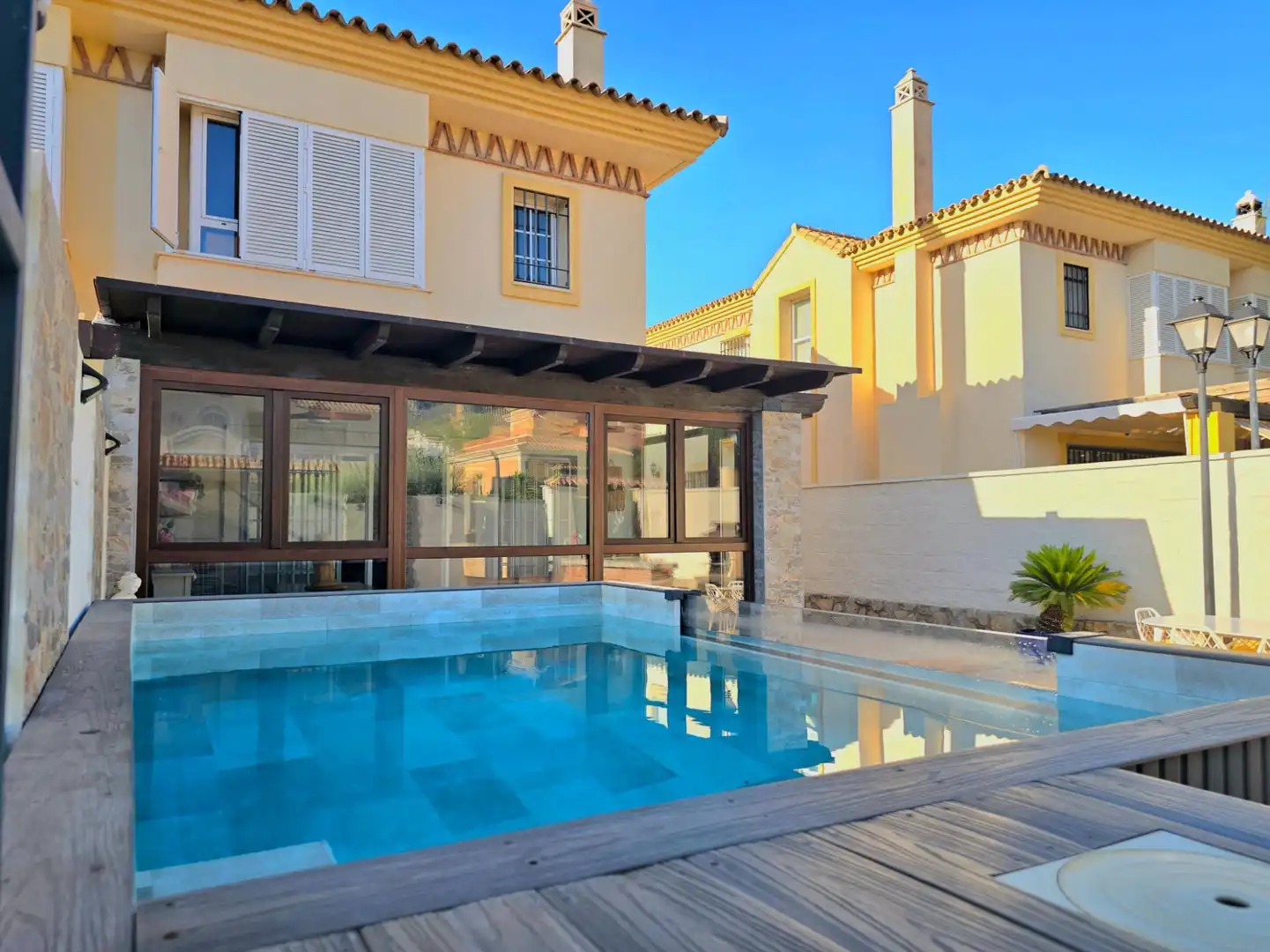 Piscina de Casa adosada en venda en Alhaurín de la Torre amb Aire condicionat, Calefacció i Terrassa