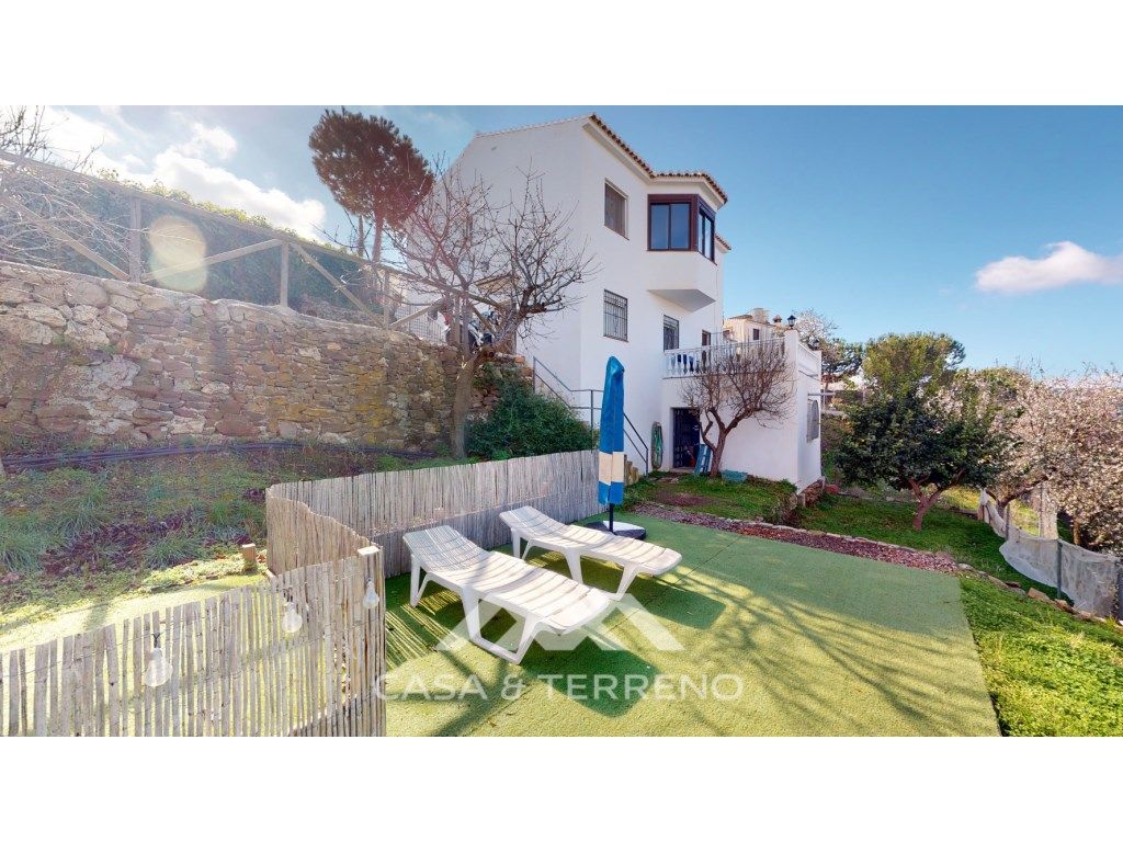 Vista exterior de Casa o xalet en venda en Sayalonga amb Terrassa, Moblat i Internet