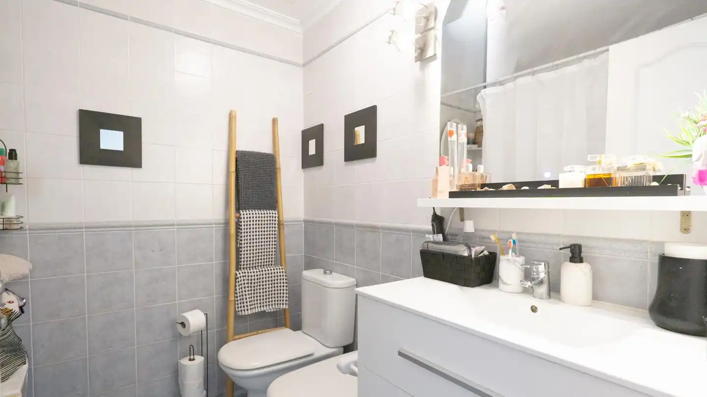 Baño de Casa adosada en venta en Santa Pola con Aire acondicionado, Jardín privado y Terraza