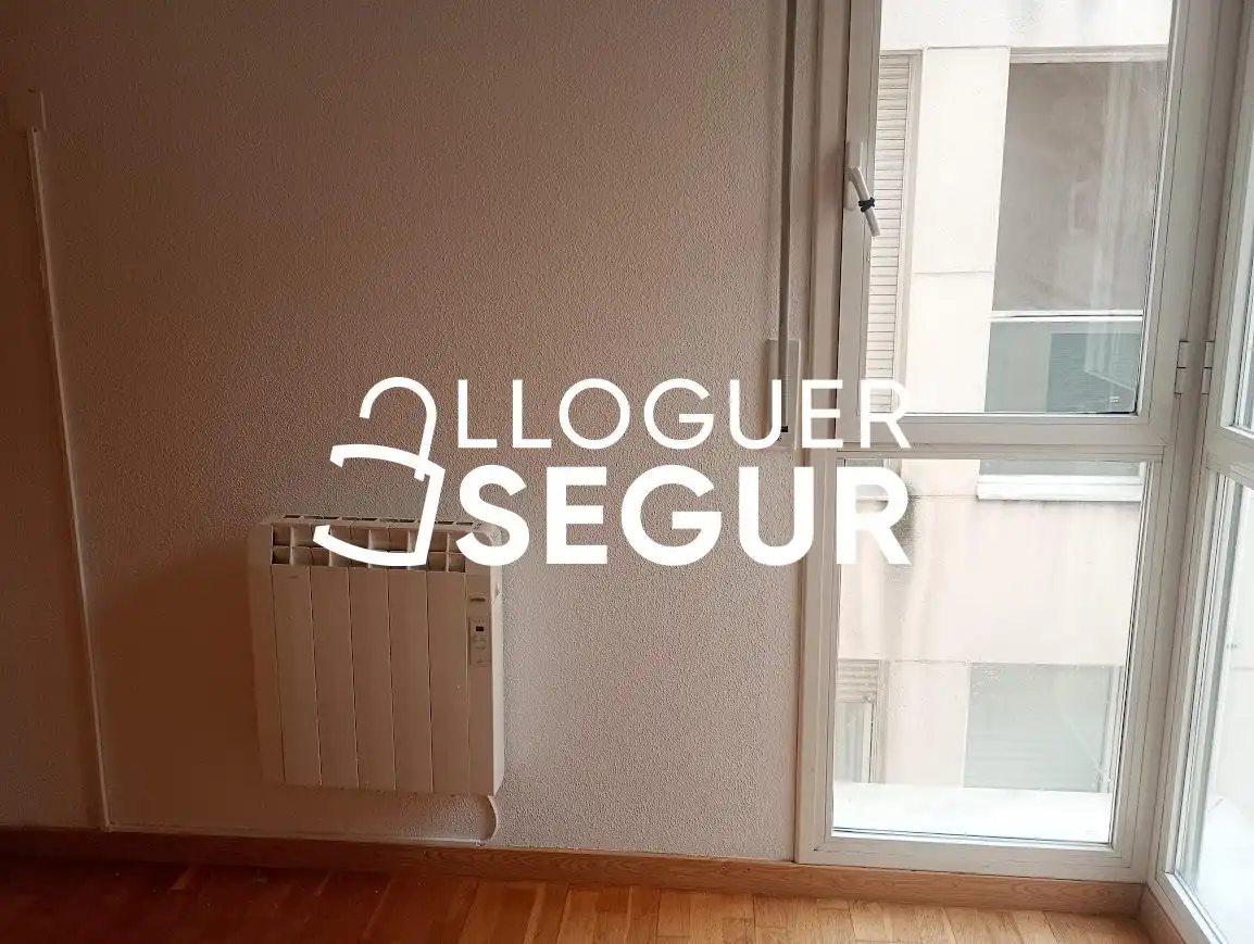 Flat for rent in Carlas Martí y Vilá, Centre