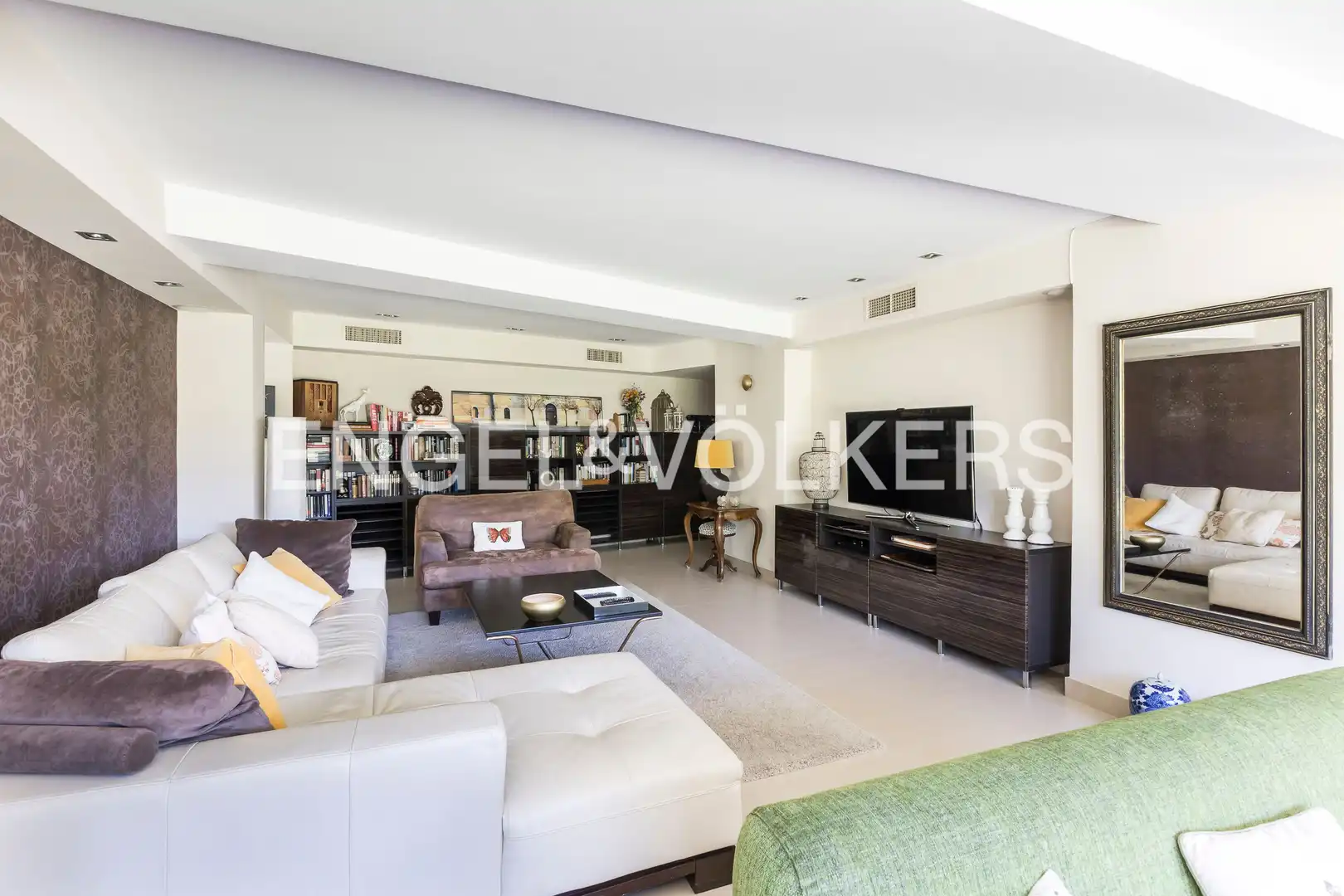 Living room of Houses for sale in La Moraleja  with Air Conditioner, Heating and Private garden