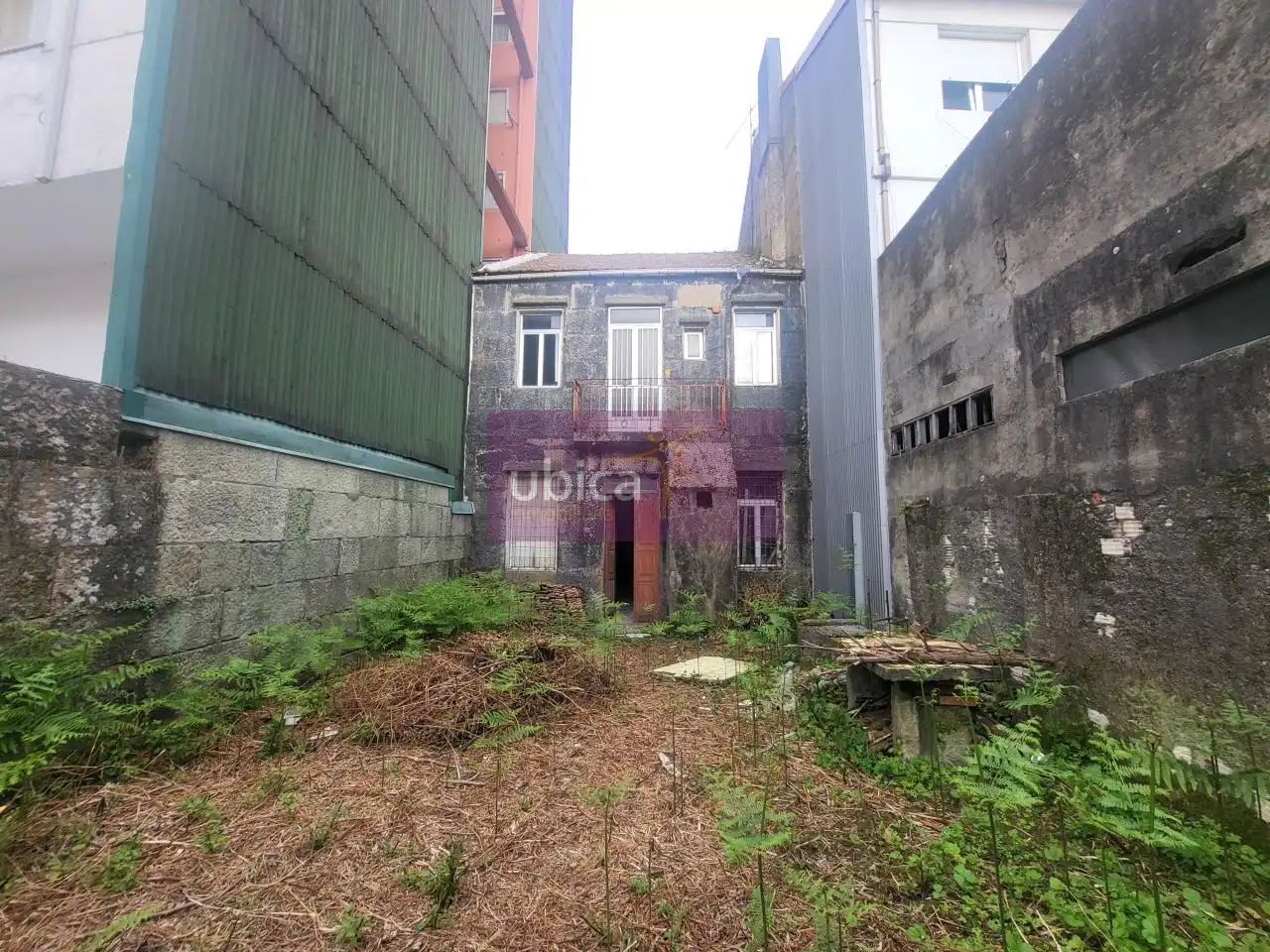 Casa adosada en venda en Vigo  amb Jardí privat
