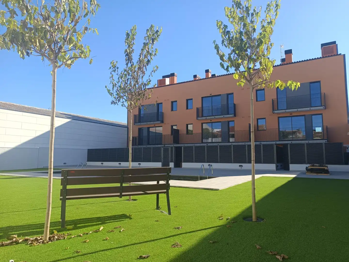 Vista exterior de Planta baixa en venda en Sabadell amb Calefacció, Terrassa i Piscina comunitària