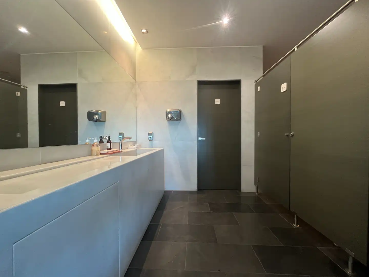 Baño de Nave industrial en venta en Salt con Calefacción y Alarma