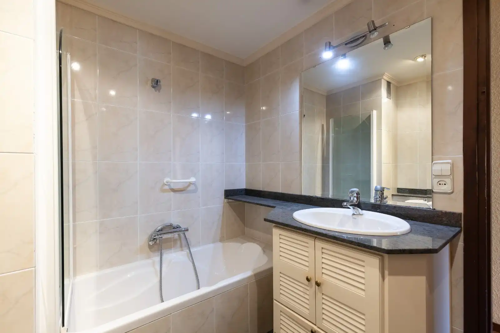 Baño de Piso en venta en Tarragona con Calefacción, Parquet y Terraza