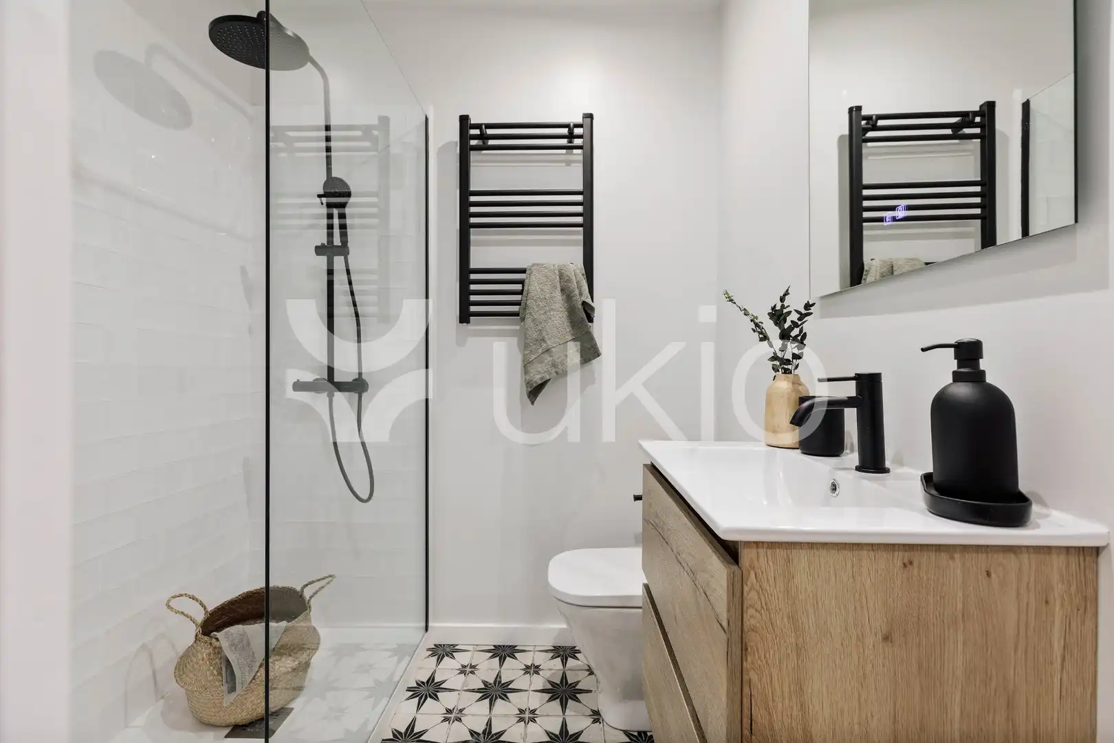 Badezimmer von Wohnungen zur Miete in Barcelona mit Klimaanlage, Heizung und Möbliert
