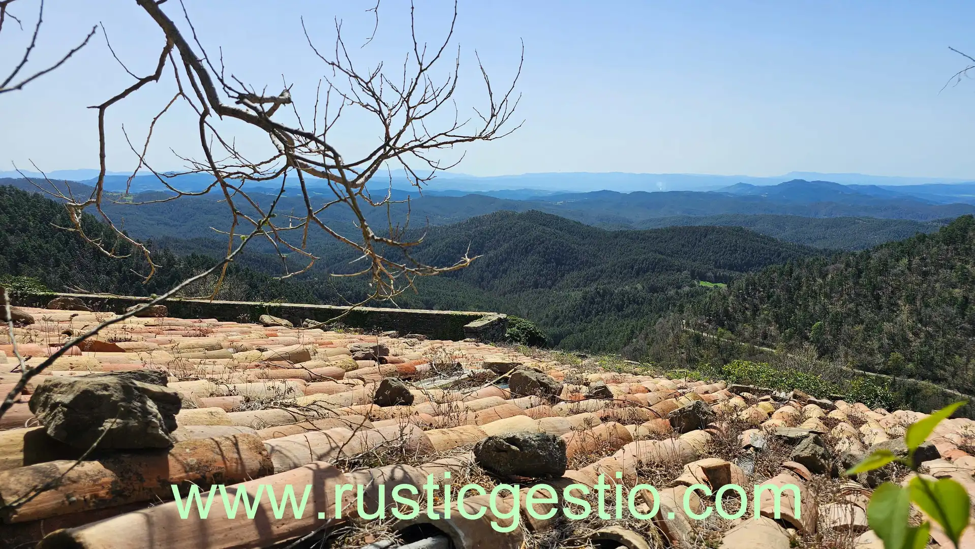 Vista exterior de Finca rústica en venda en Les Llosses amb Jardí privat, Terrassa i Balcó