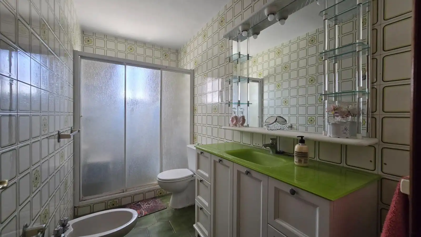Bathroom of Apartments for sale in Marbella  with Air Conditioner, Terrace and Furnished