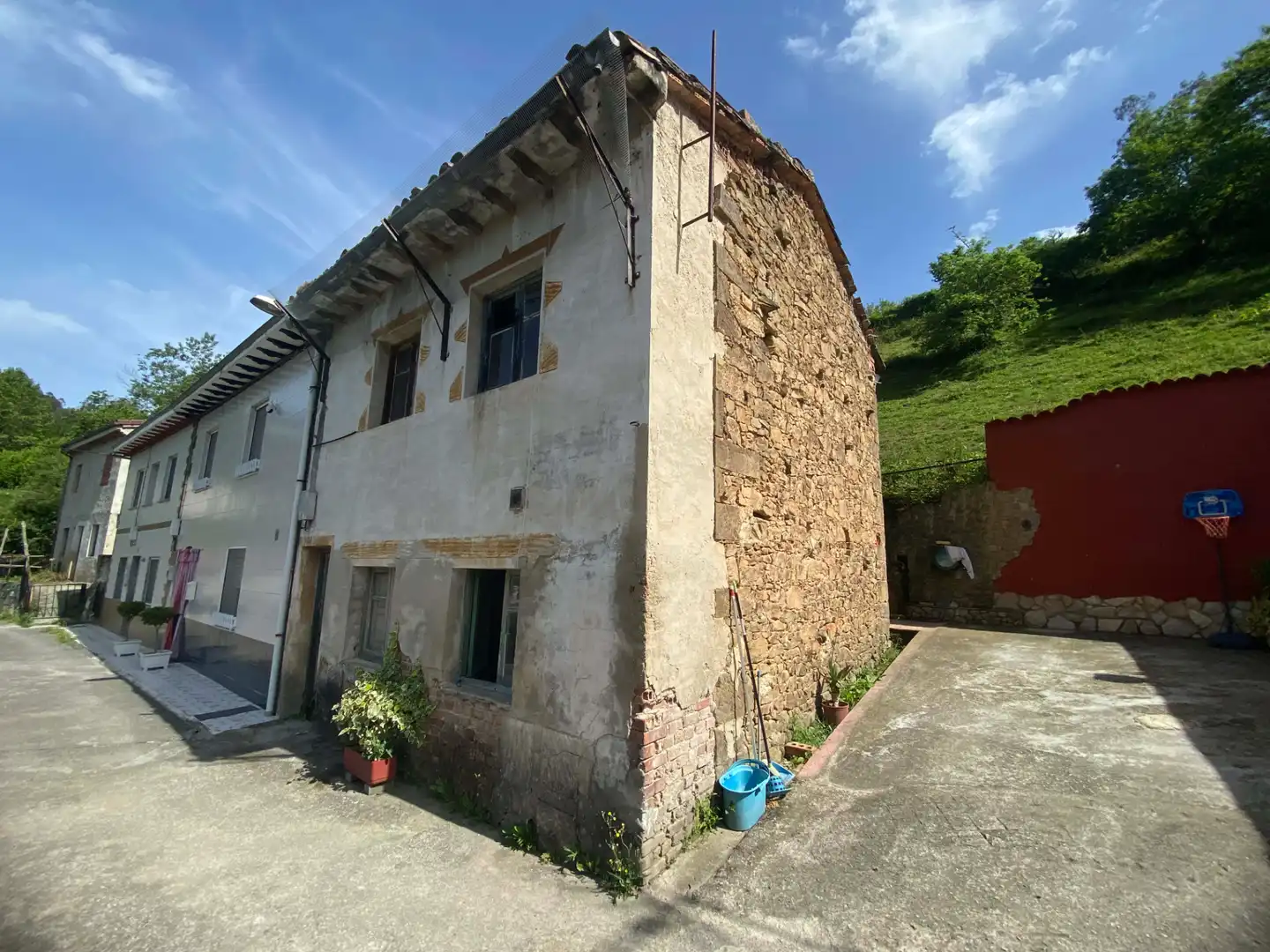 Vista exterior de Casa adosada en venta en Bimenes