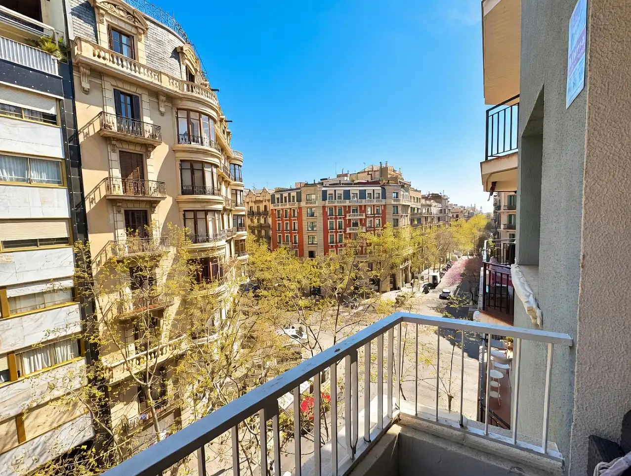 Exterior view of Flat for sale in Barcelona  with Air Conditioner, Oven and Washing machine