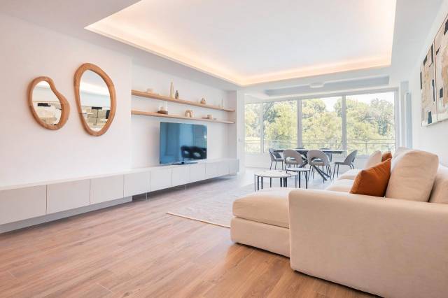 Piso en Venta en Calle del Poeta Esteban de Villegas en Jerónimos