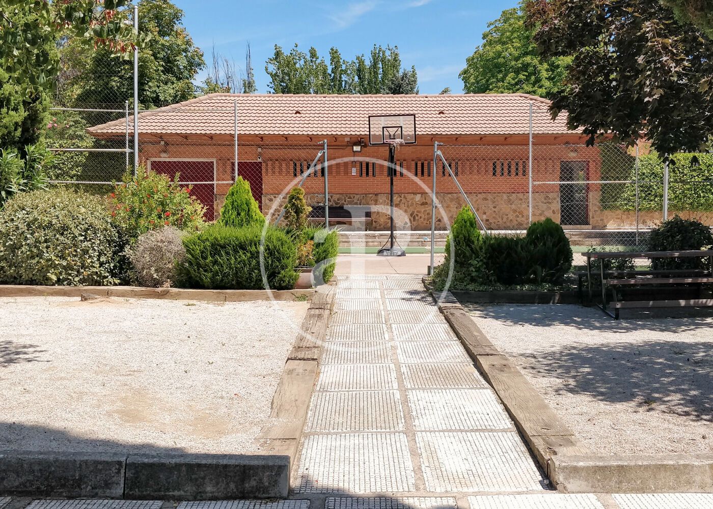 Exterior view of Single-family semi-detached for sale in  Madrid Capital  with Air Conditioner, Heating and Private garden