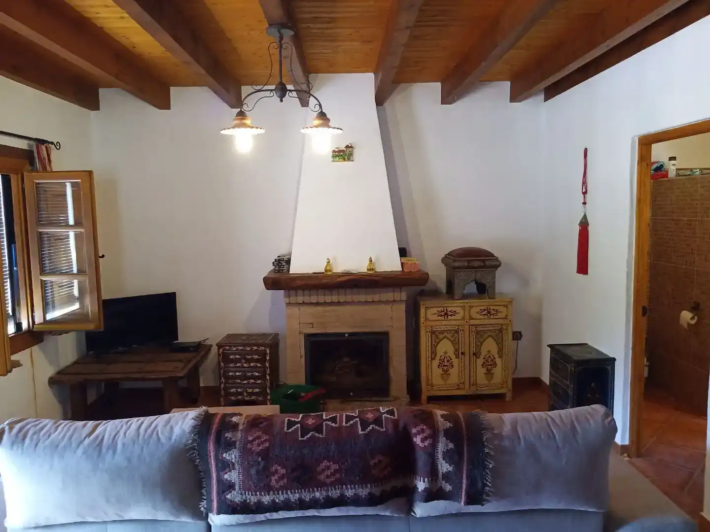 Sala d'estar de Finca rústica en venda en Jubrique amb Piscina