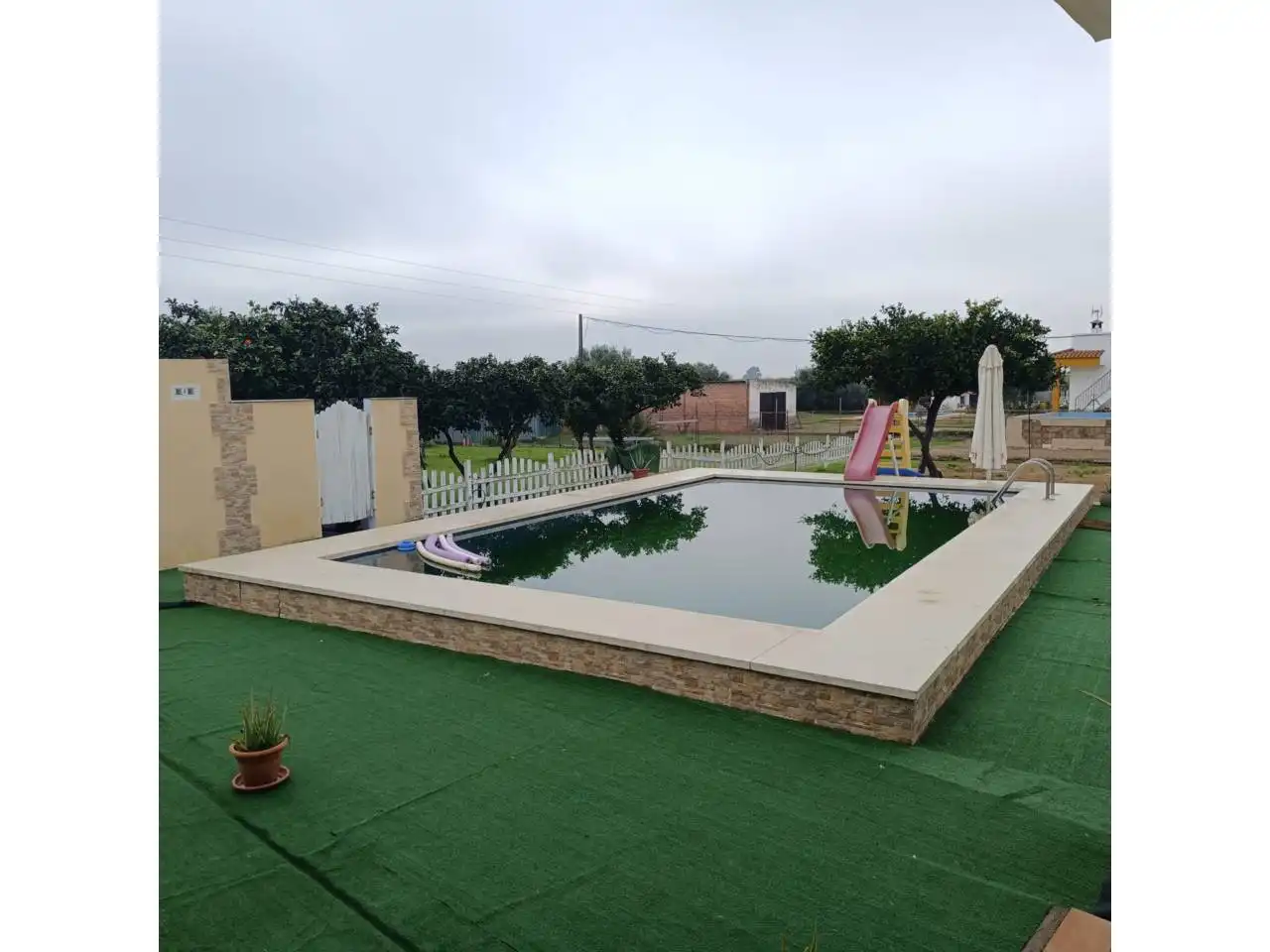 Piscina de Casa o chalet en venta en Carmona con Aire acondicionado, Calefacción y Jardín privado